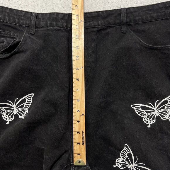 Shein Women's Plus Size 2X Black Denim Shorts Butterfly Print 6" Inseam - Picture 8 of 9